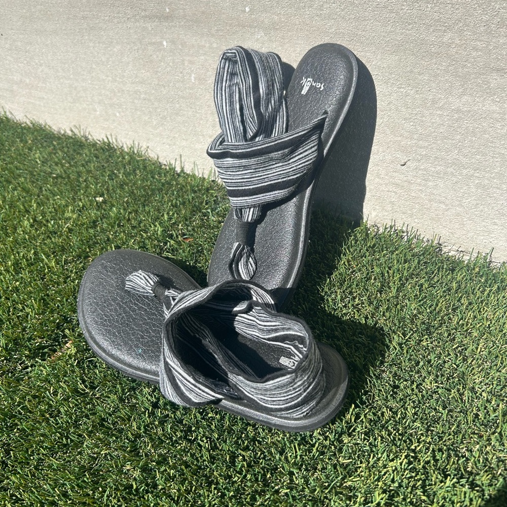 Sanuk sling yoga sandals.  Designed for cushiony soft comfort.